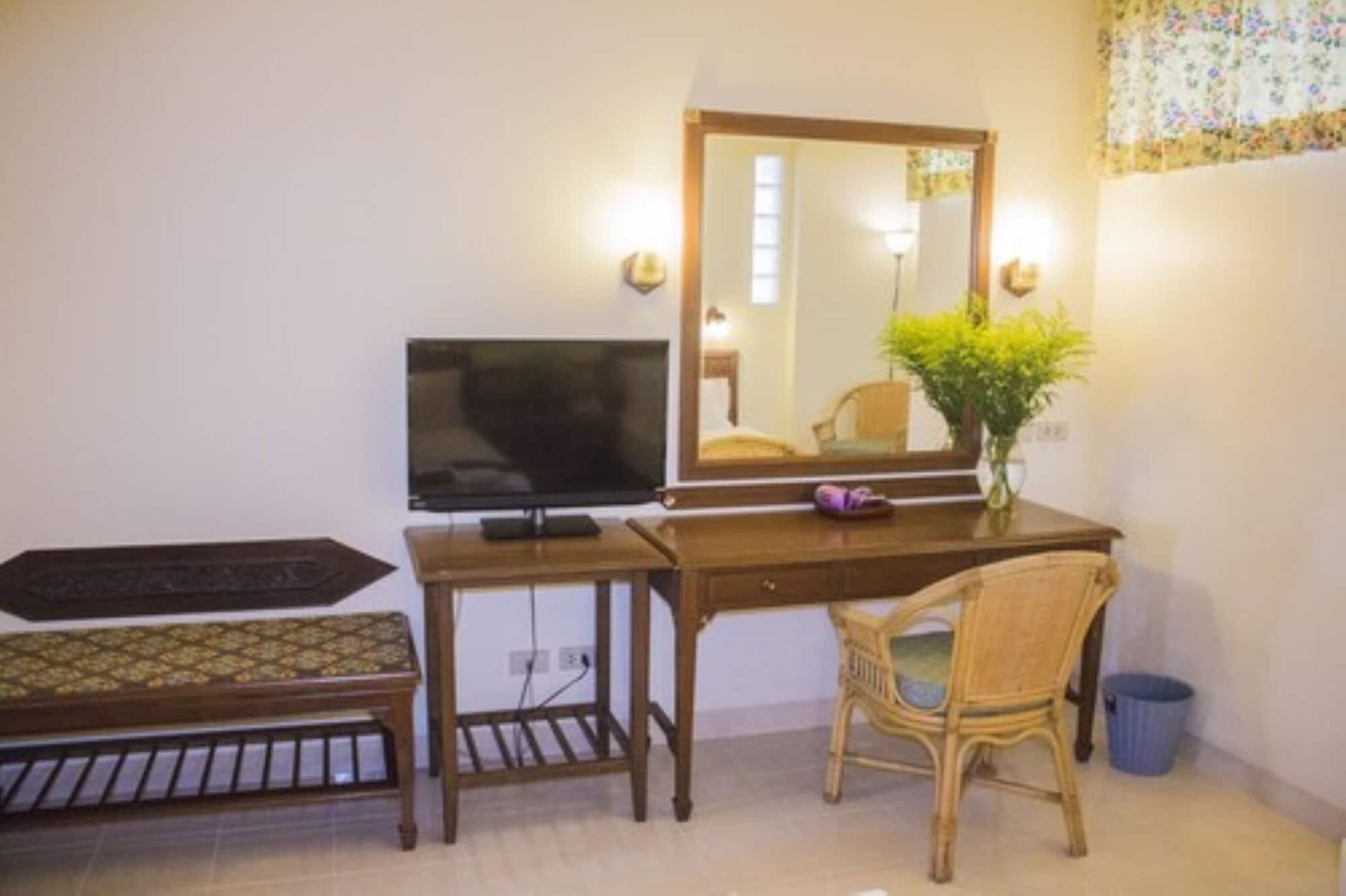 People Place Boutique In Town - Sha Extra